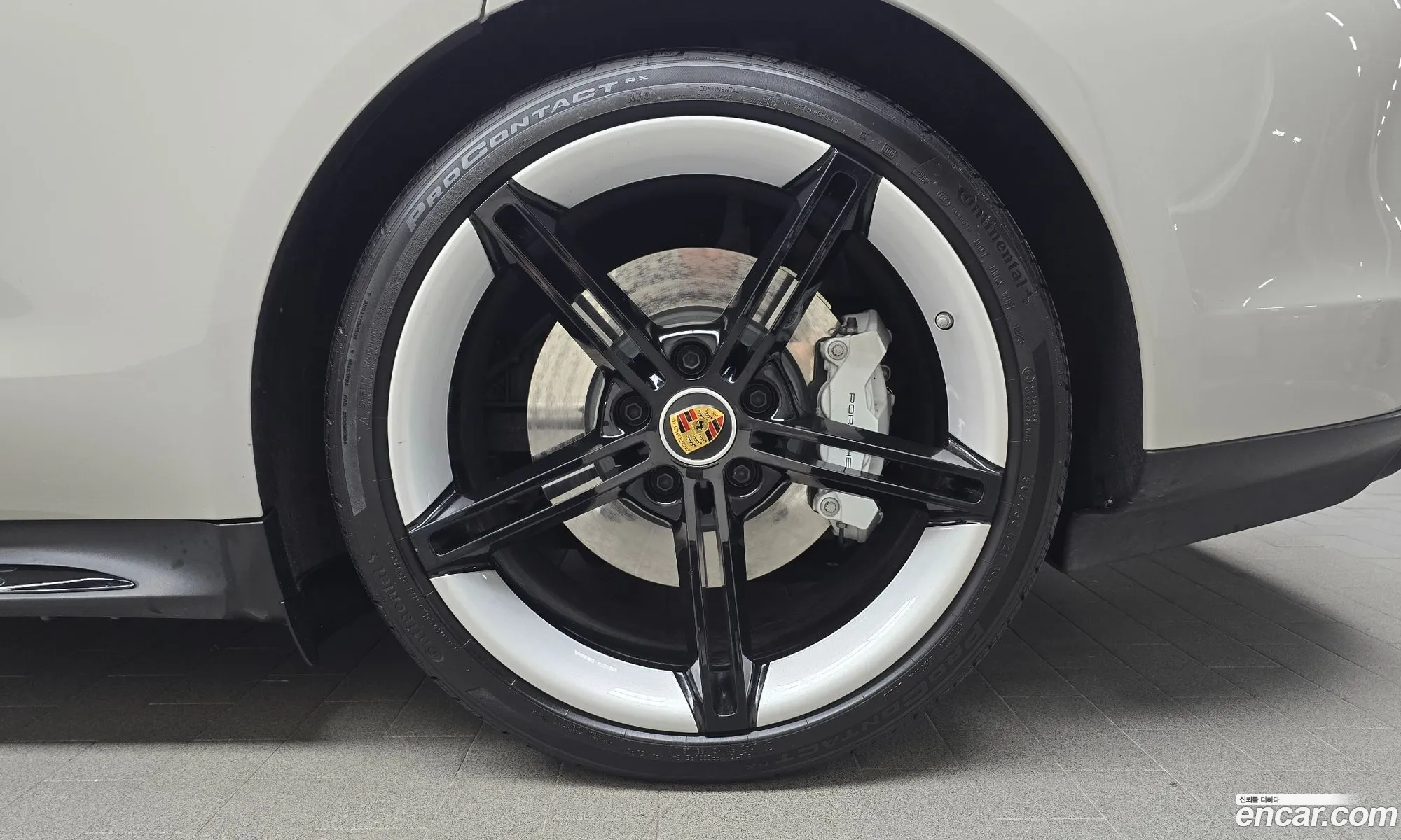 Porsche Taycan 2024 — 36