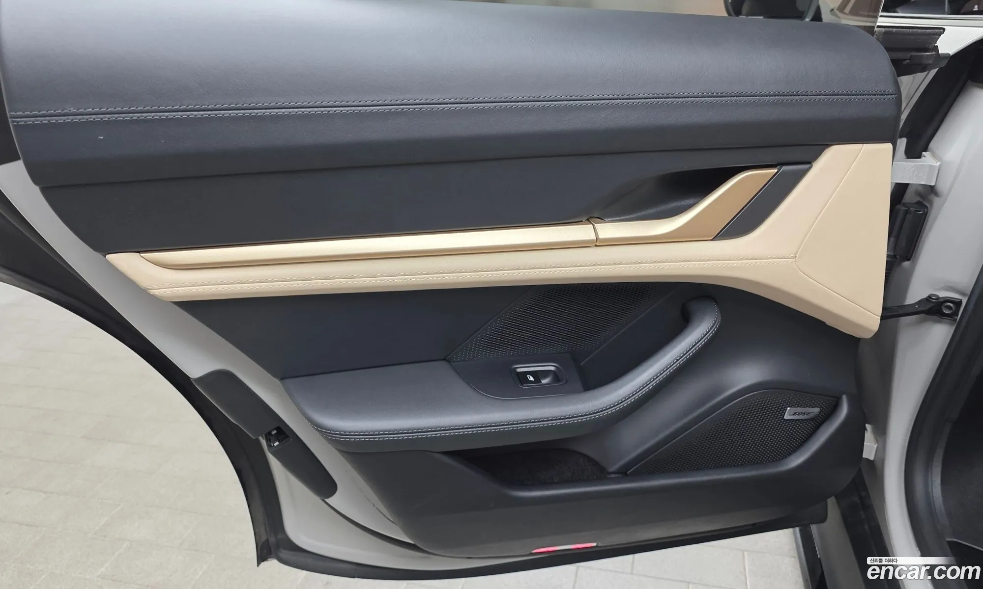 Porsche Taycan 2024 — 30