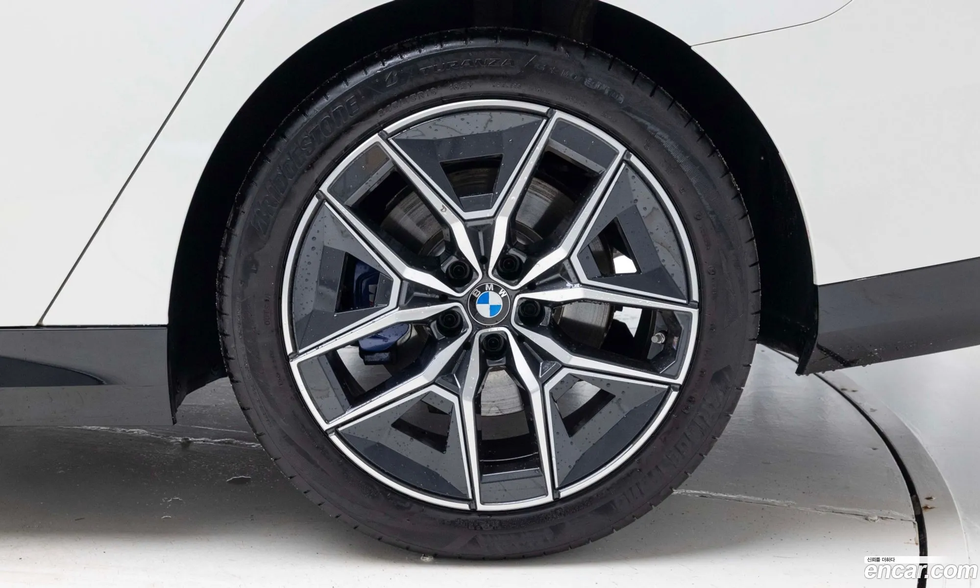 BMW 5 Series 2025 — 13