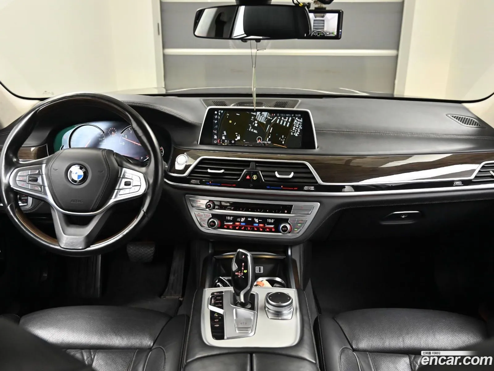 BMW 7 Series 2015 — 18