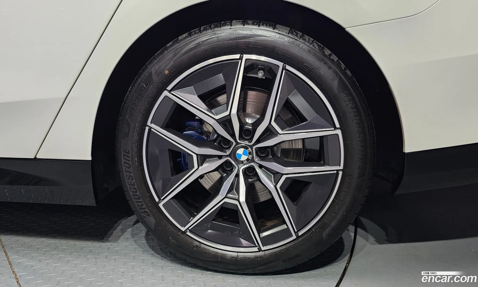 BMW 5 Series 2025 WBA21FJ05SCU80042 — 16