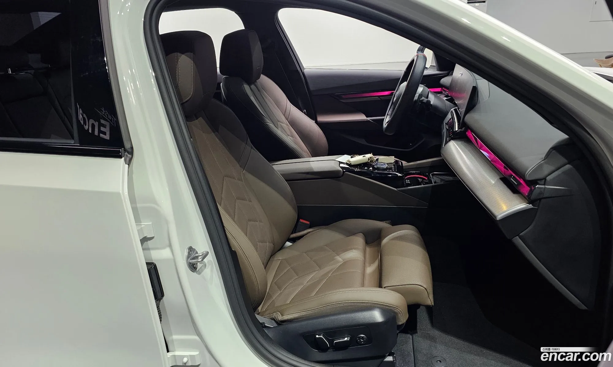 BMW 5 Series 2025 WBA21FJ05SCU80042 — 28