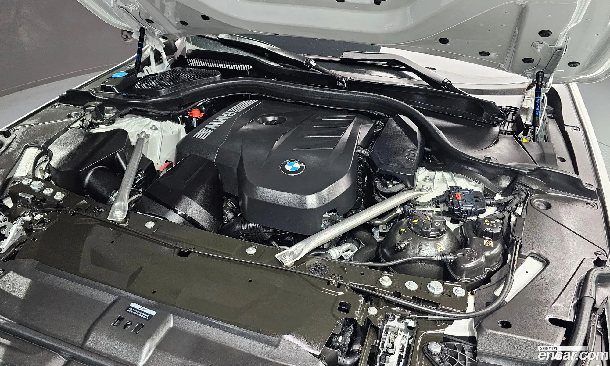 BMW 5 Series 2025 WBA21FJ05SCU80042 — 24
