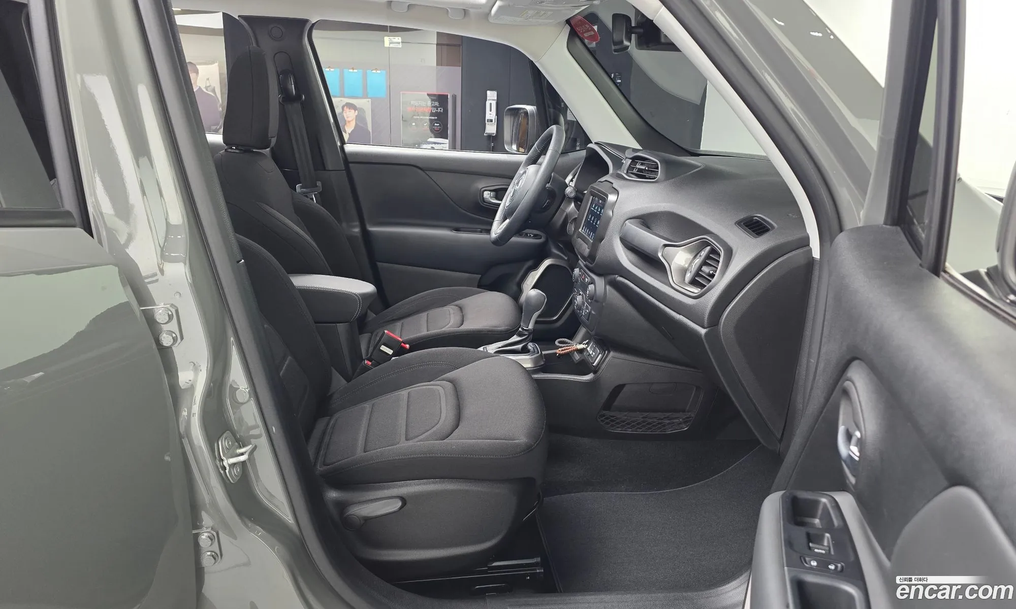 Jeep Renegade 2022 — 28