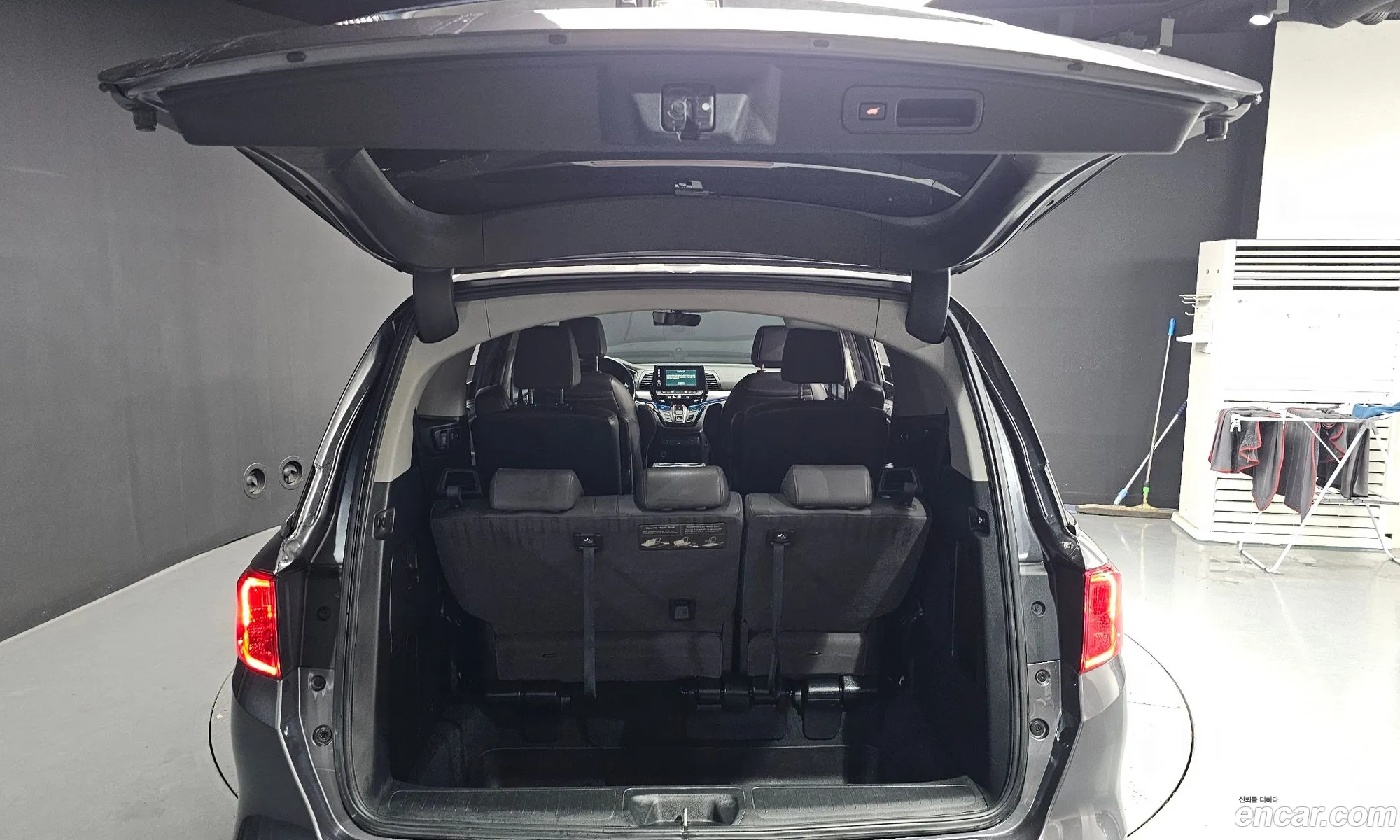 Honda Odyssey 2017 5KBRL6880JB600206 — 9