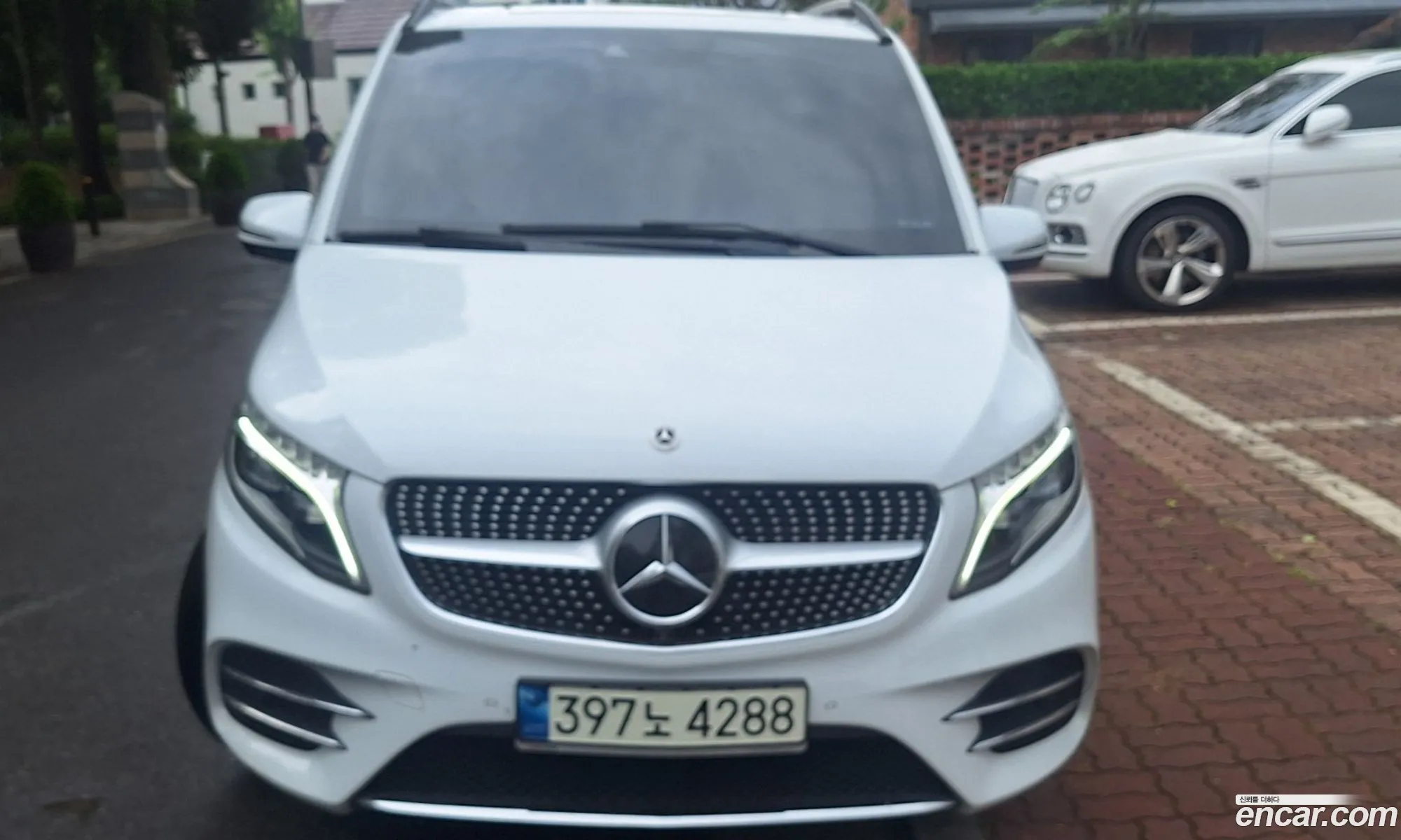 Mercedes-Benz V-Class 2021 — 13