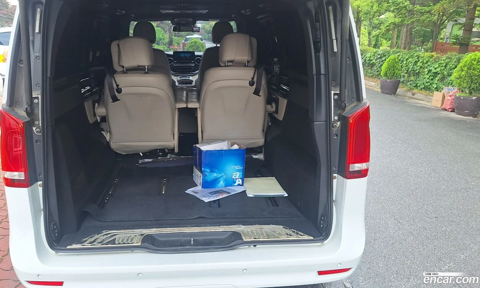 Mercedes-Benz V-Class 2021 — 10
