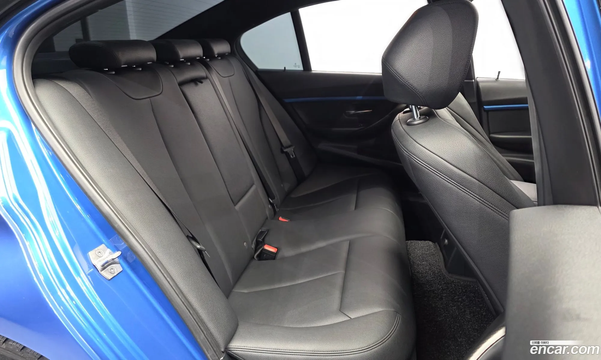 BMW 3 Series 2016 WBA8C5103HK854192 — 4