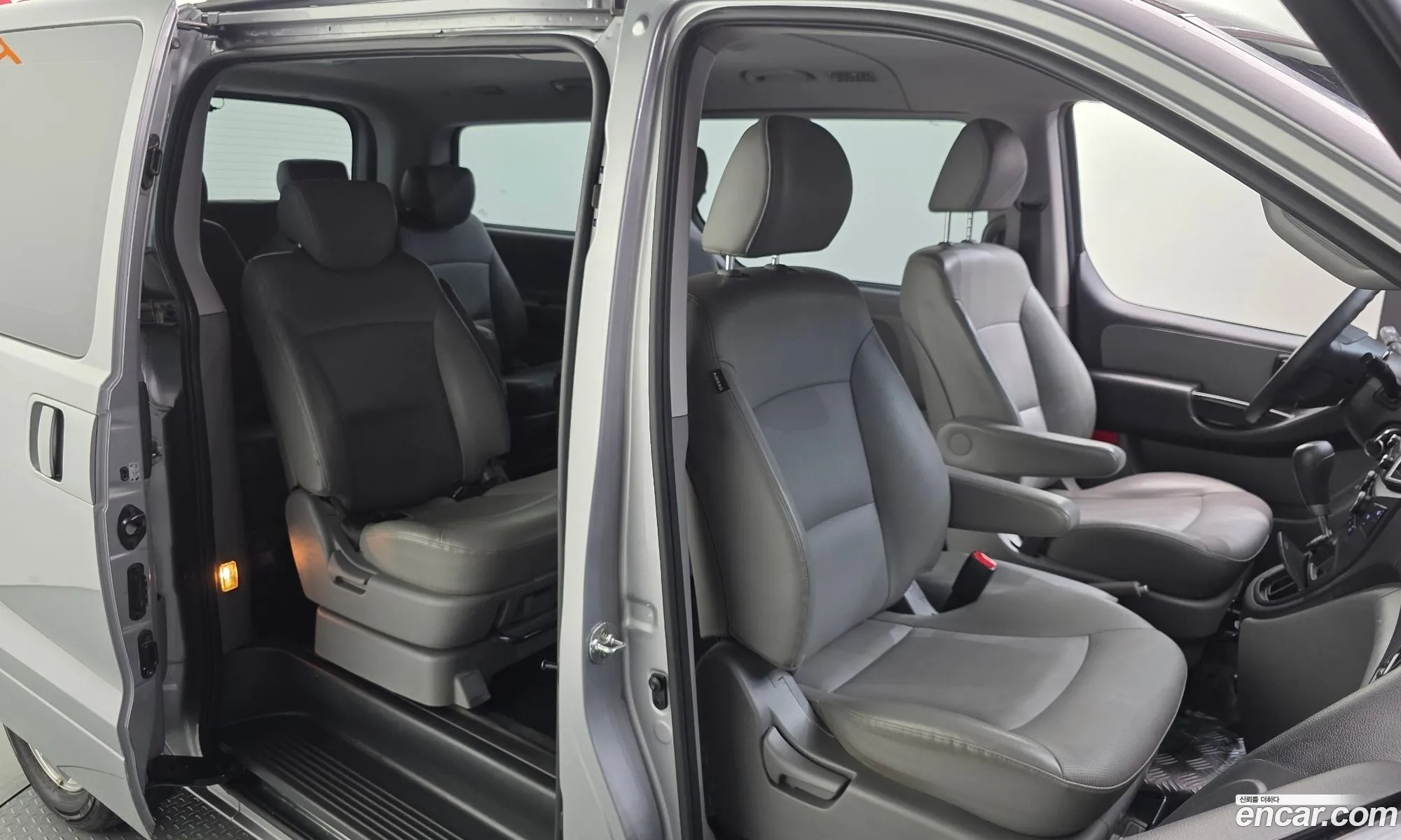 Hyundai Grand Starex 2018 — 27
