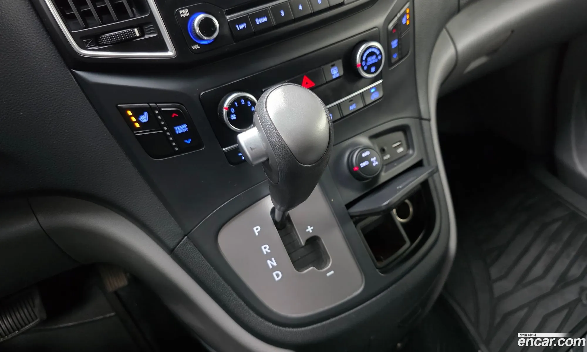 Hyundai Grand Starex 2018 — 24