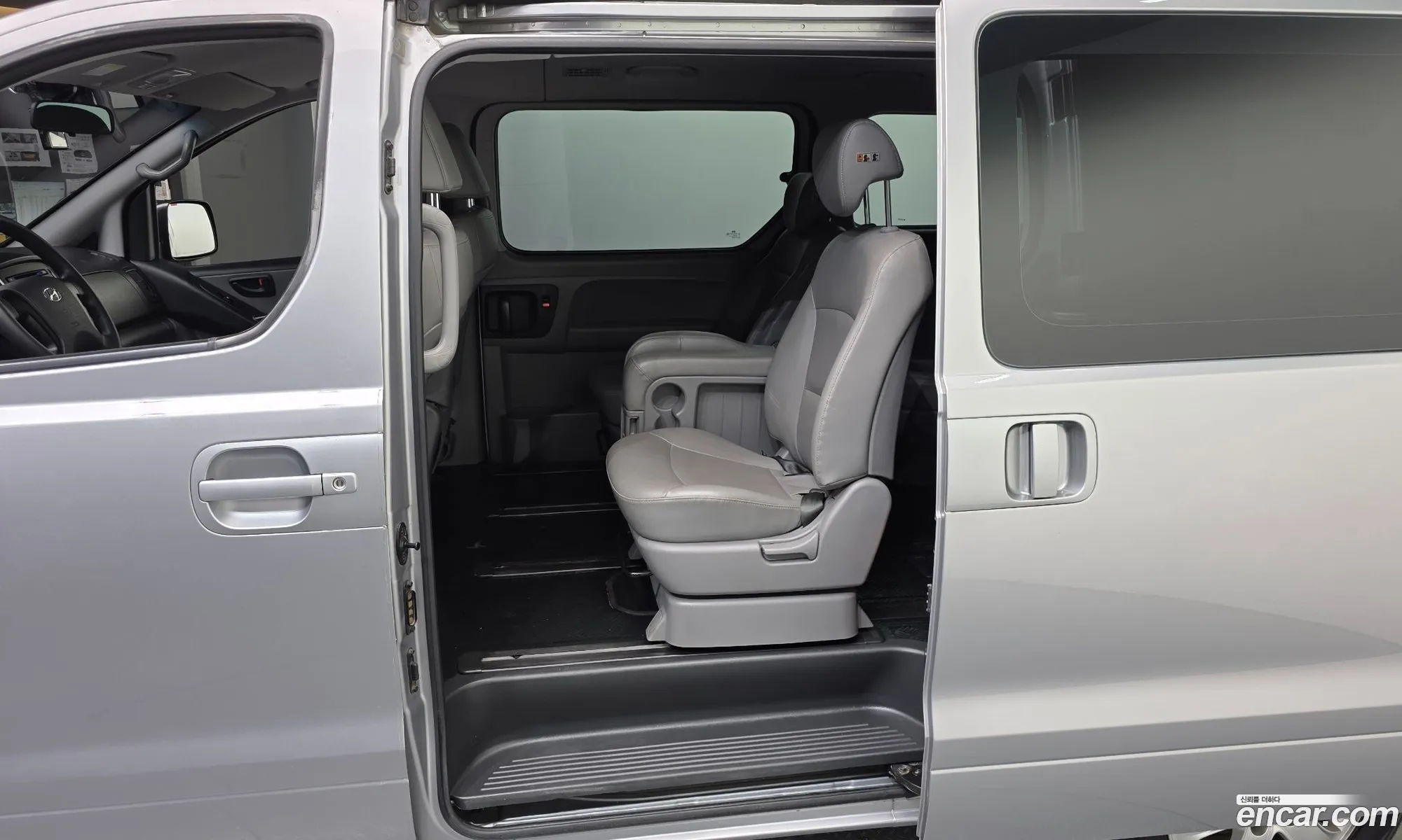 Hyundai Grand Starex 2018 — 21