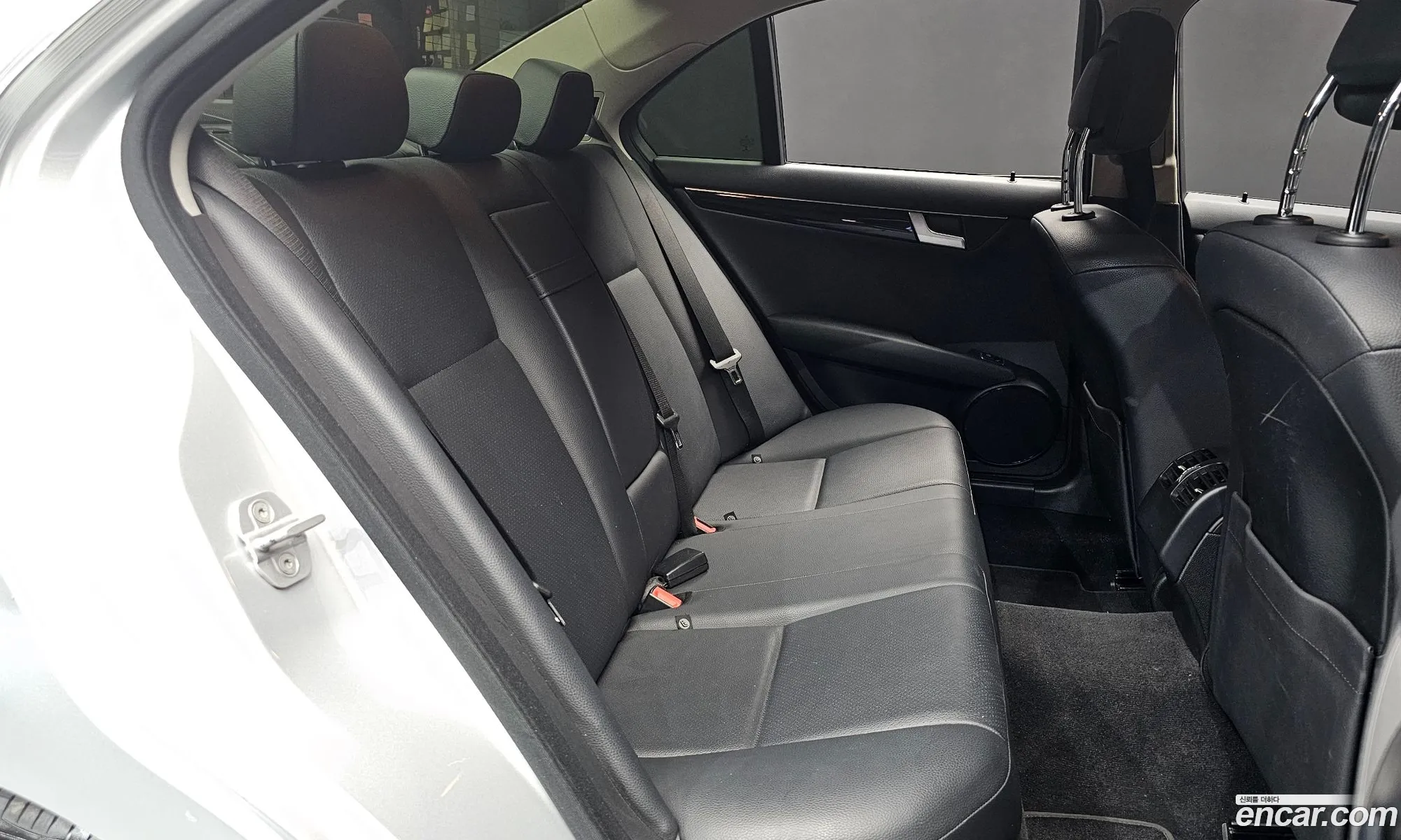 Mercedes-Benz C-Class W204 2013 WDDGF0CB1DA856486 — 16
