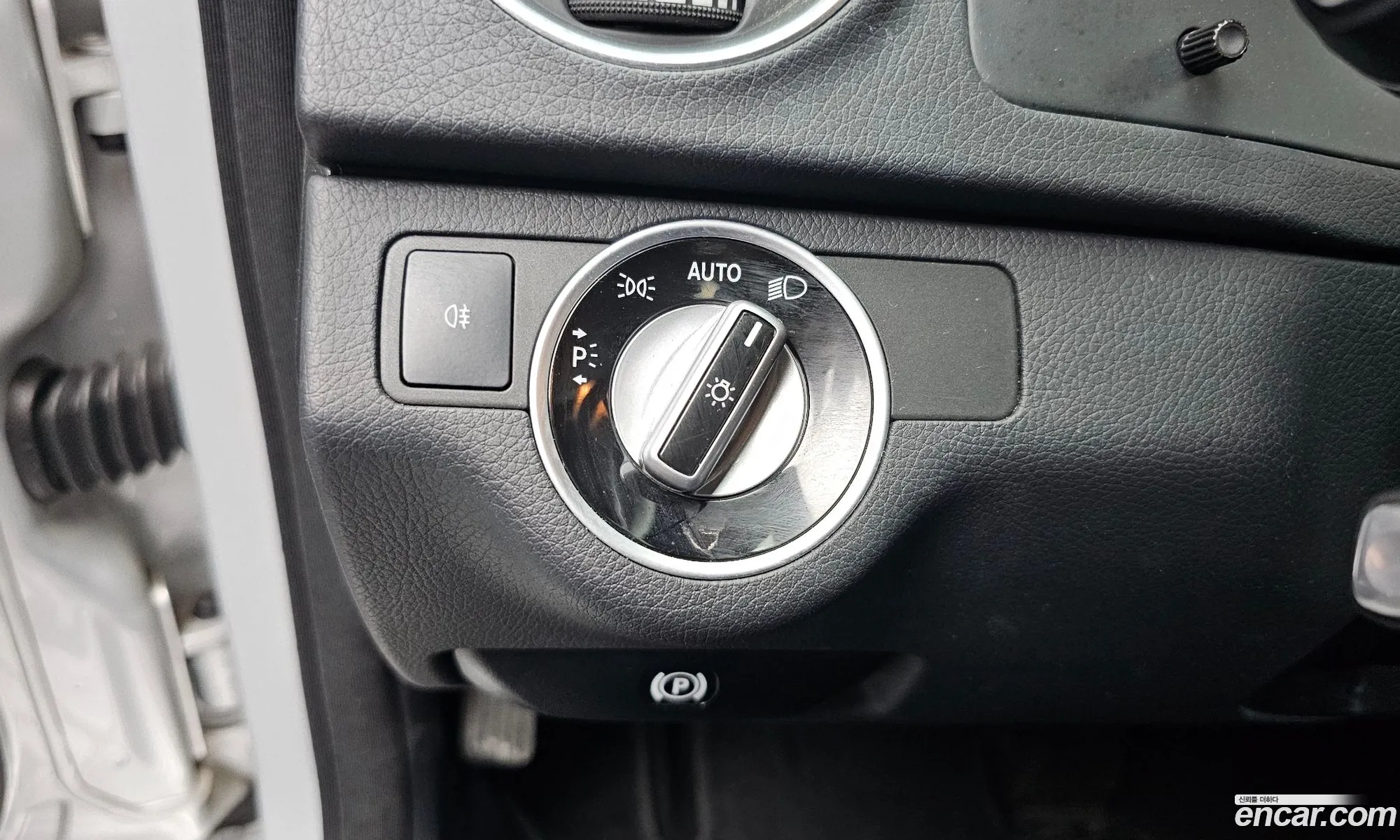 Mercedes-Benz C-Class W204 2013 WDDGF0CB1DA856486 — 2