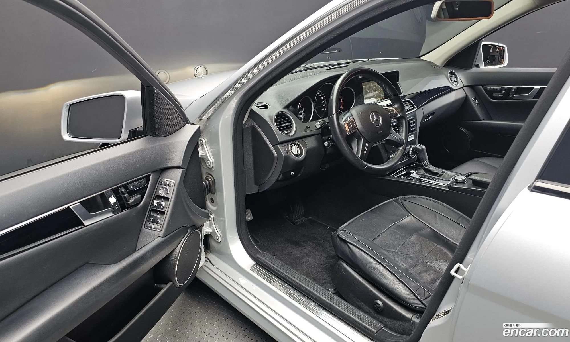 Mercedes-Benz C-Class W204 2013 WDDGF0CB1DA856486 — 11