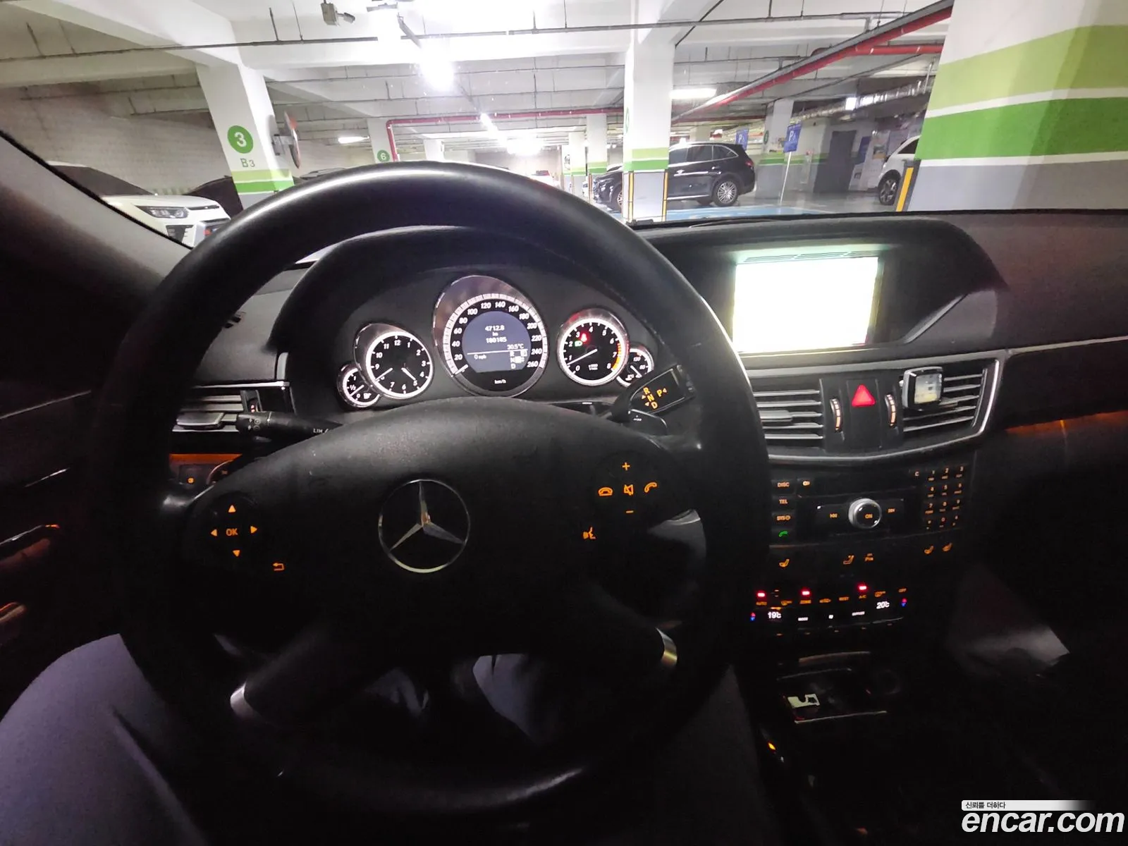 Mercedes-Benz E-Class W212 2011 — 12