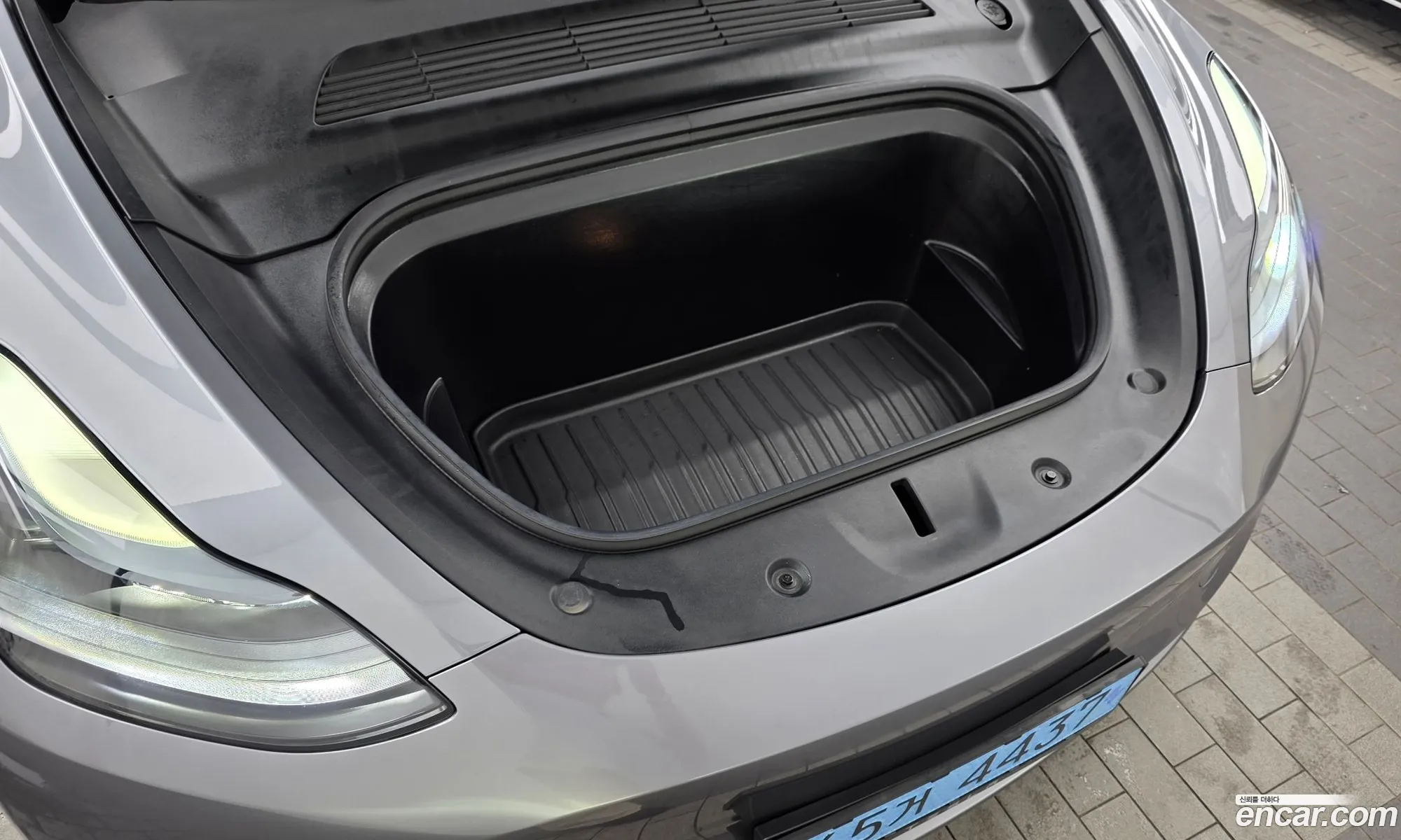 Tesla Model Y 2024 LRWYGCEK2RC800429 — 2