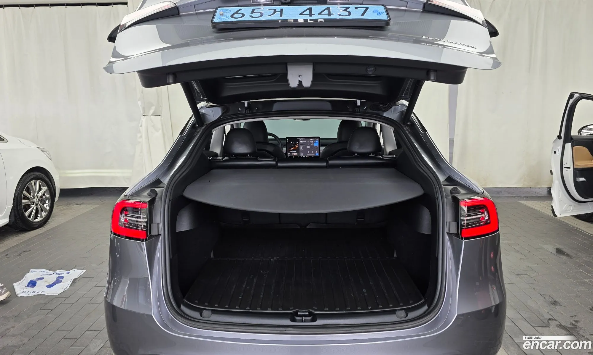 Tesla Model Y 2024 LRWYGCEK2RC800429 — 12