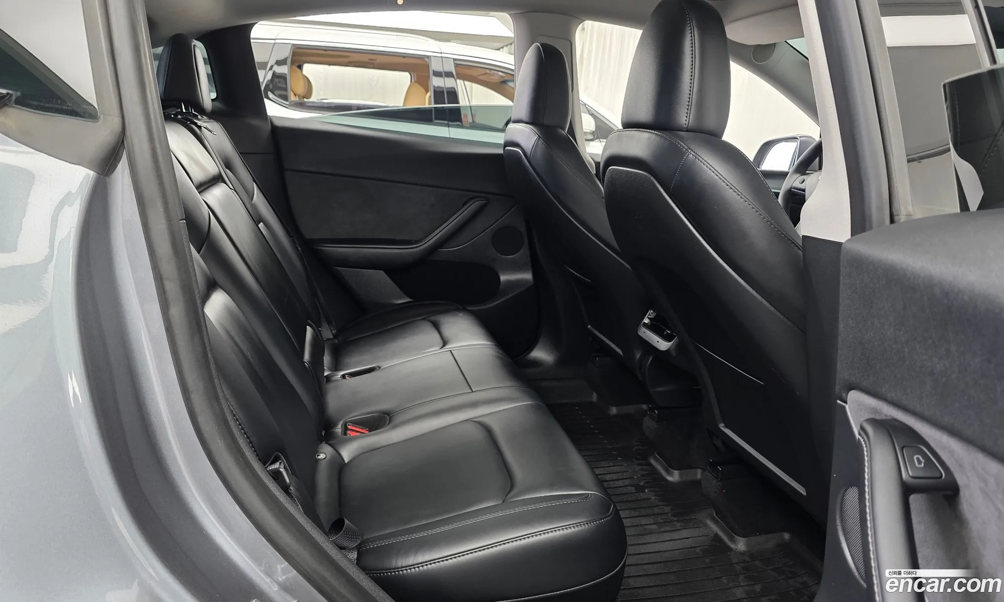Tesla Model Y 2024 LRWYGCEK2RC800429 — 17