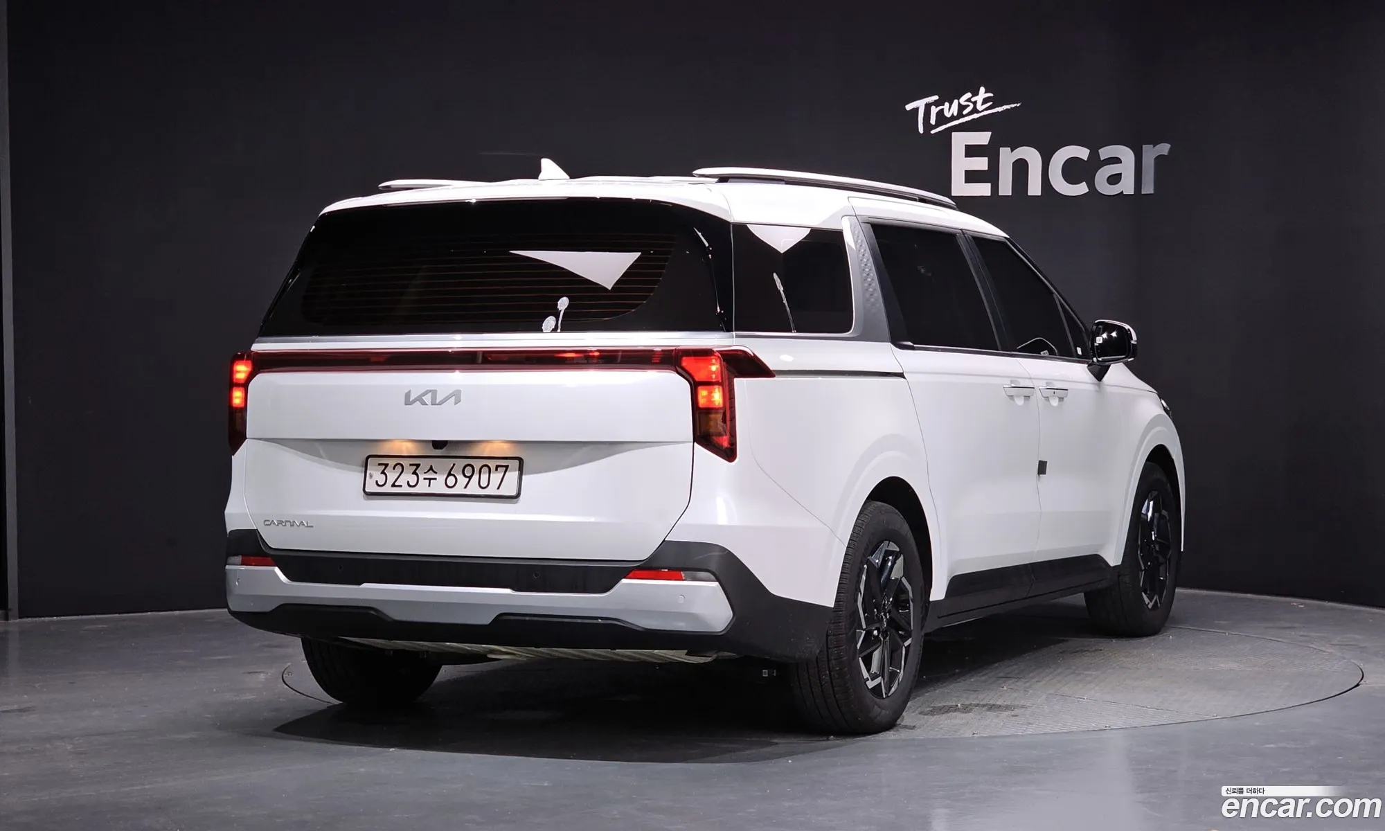 Kia Carnival 2024 — 8