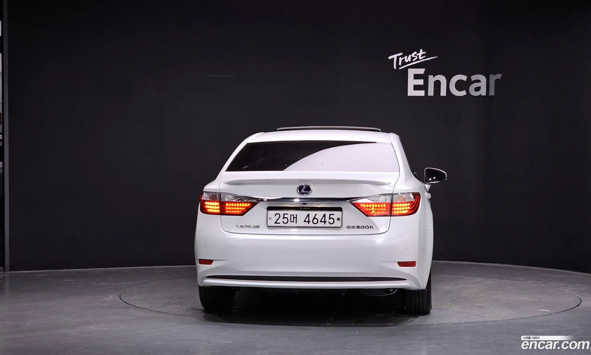 Lexus ES300h 2012 JTHBW1GG9D2010728 — 16
