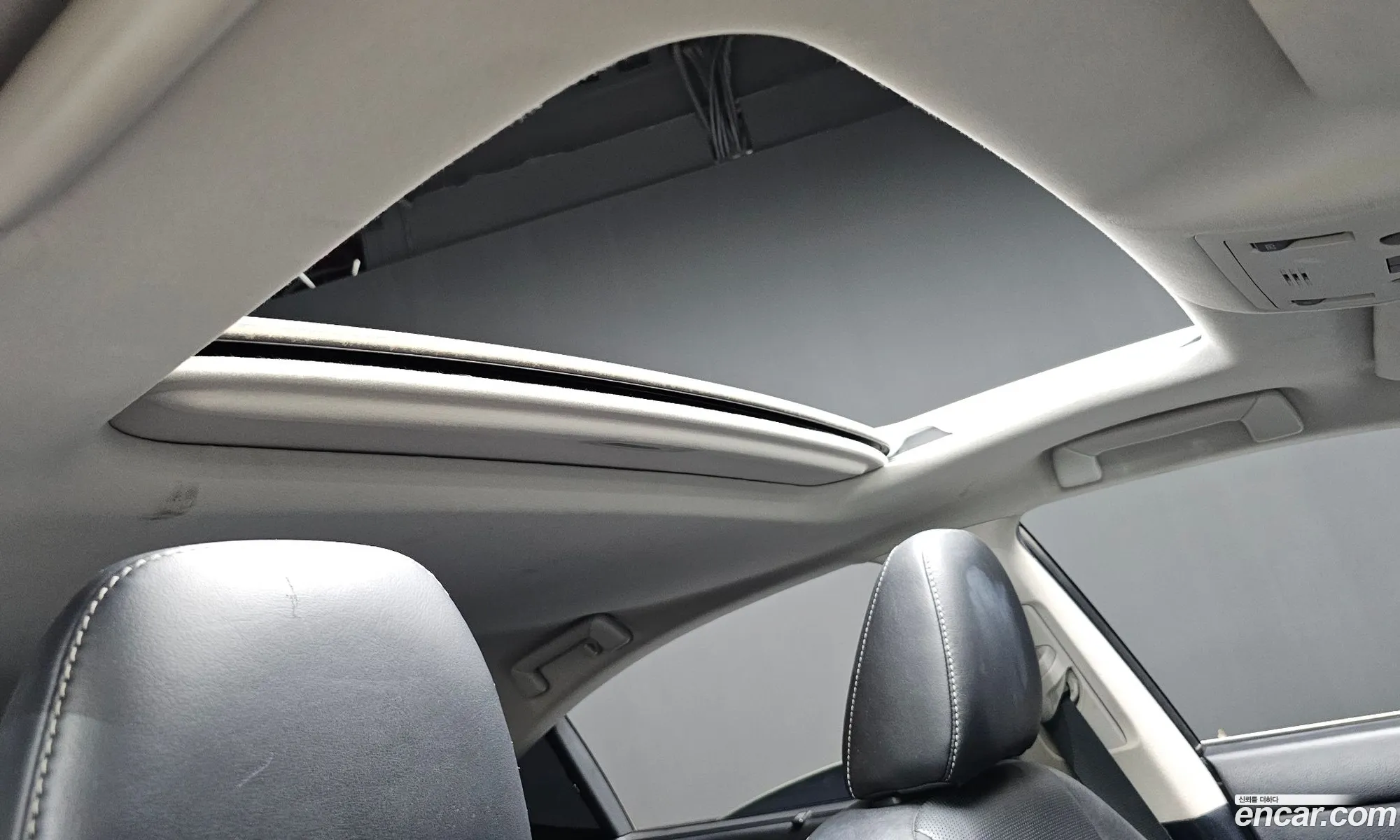 Lexus ES300h 2012 JTHBW1GG9D2010728 — 17