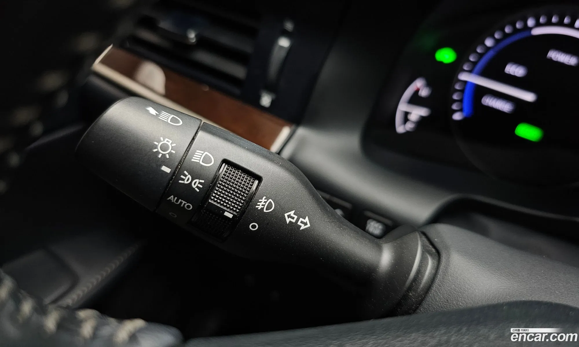Lexus ES300h 2012 JTHBW1GG9D2010728 — 6