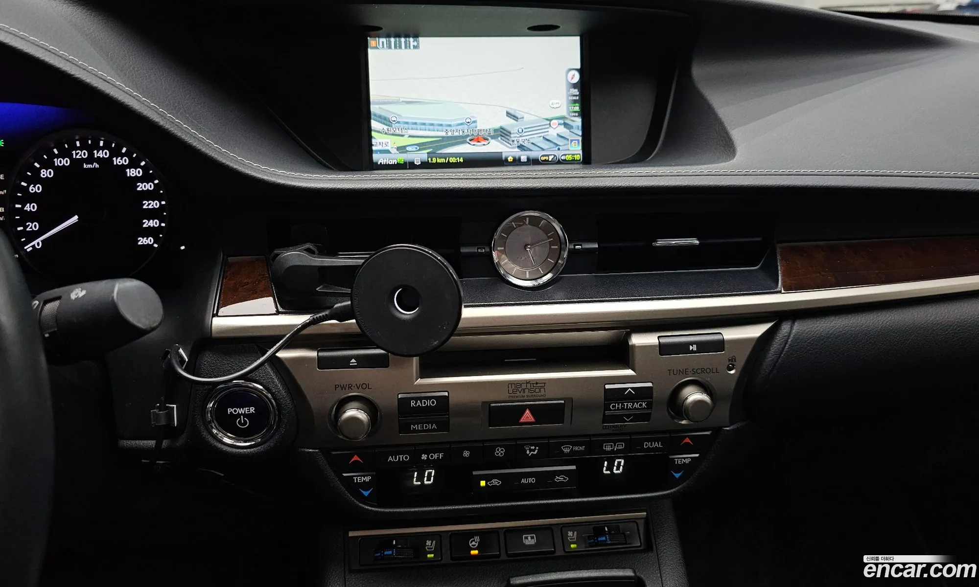 Lexus ES300h 2012 JTHBW1GG9D2010728 — 15