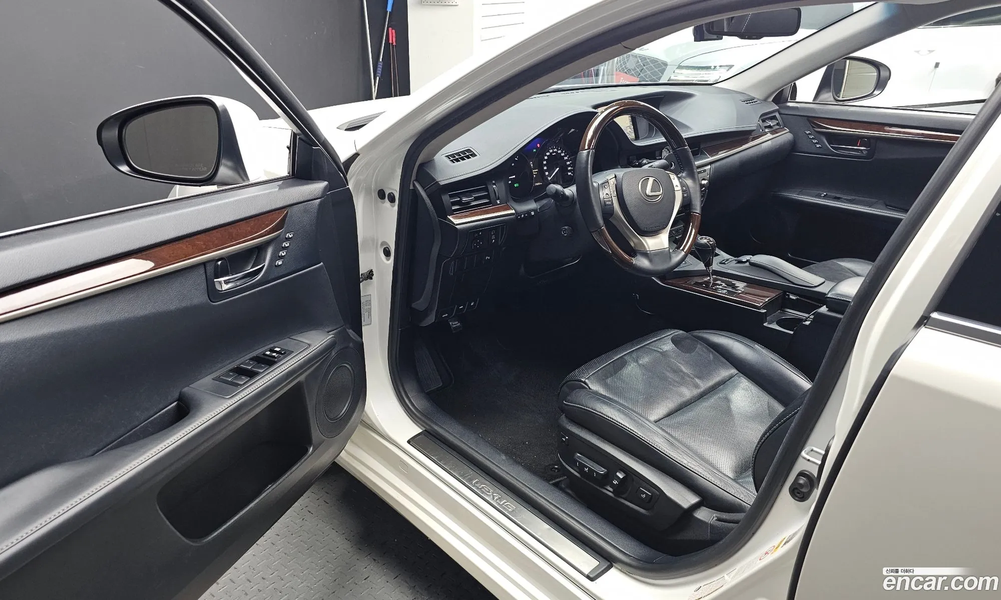 Lexus ES300h 2012 JTHBW1GG9D2010728 — 7