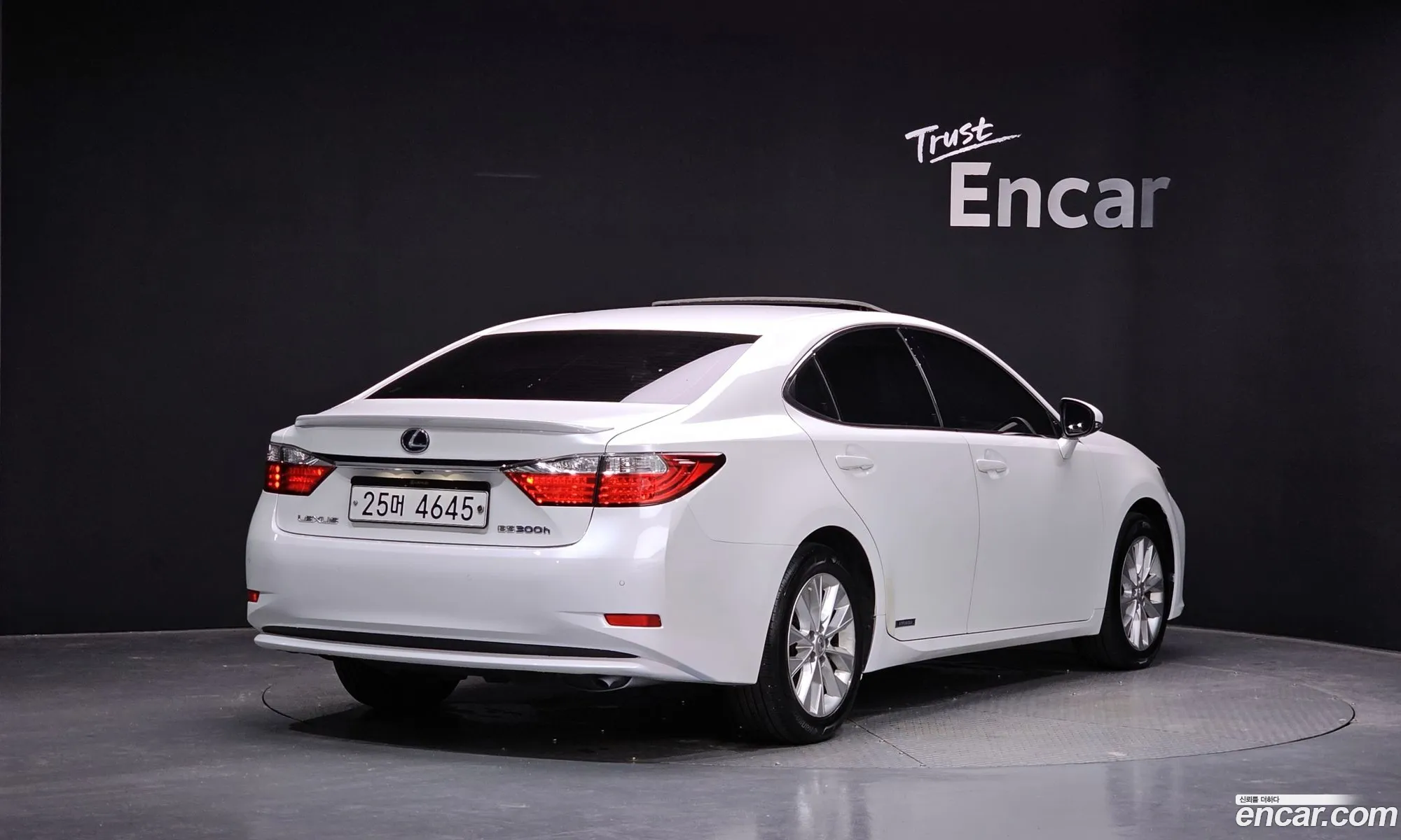 Lexus ES300h 2012 JTHBW1GG9D2010728 — 12