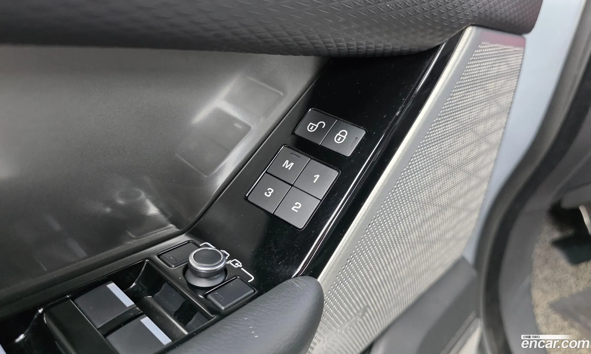 Land Rover Range Rover Velar 2018 — 31