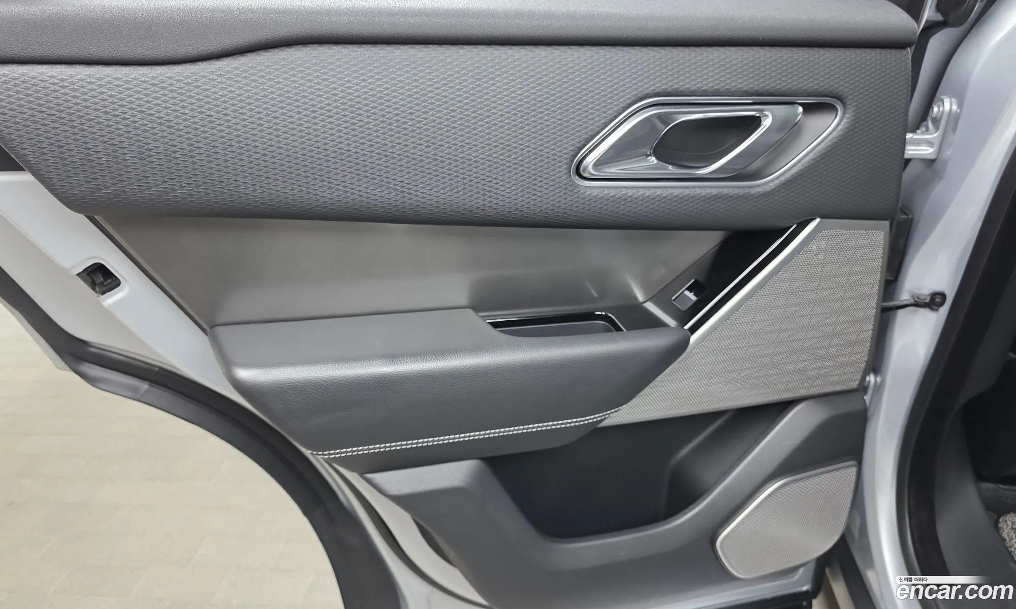 Land Rover Range Rover Velar 2018 — 29