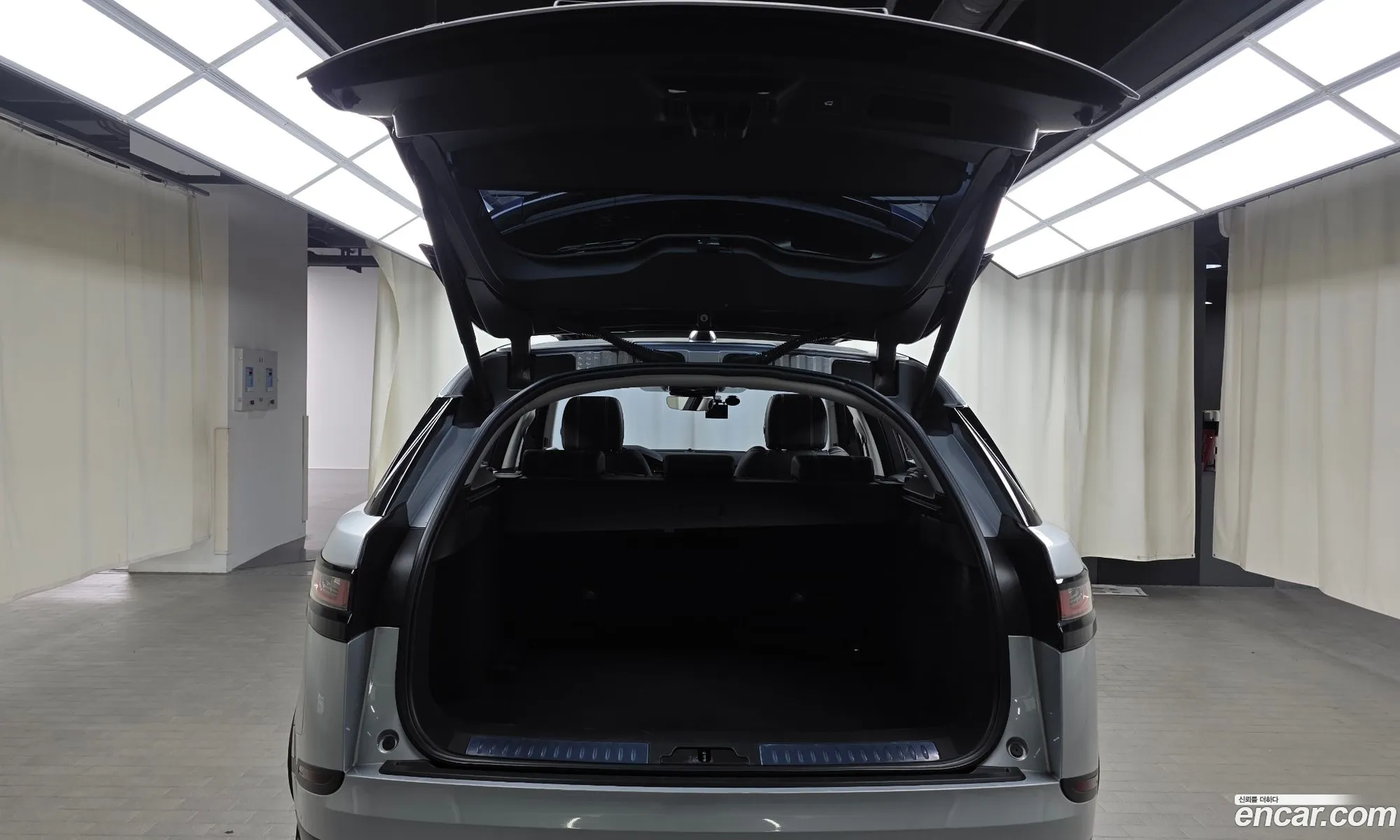 Land Rover Range Rover Velar 2018 — 11