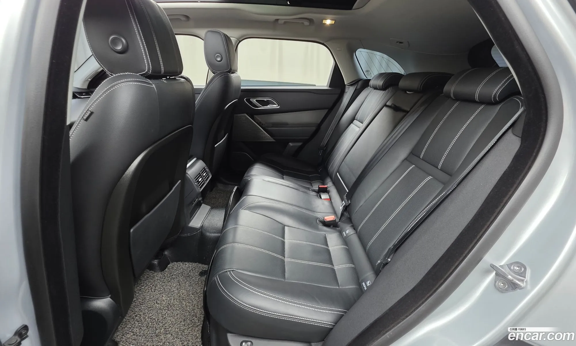 Land Rover Range Rover Velar 2018 — 28