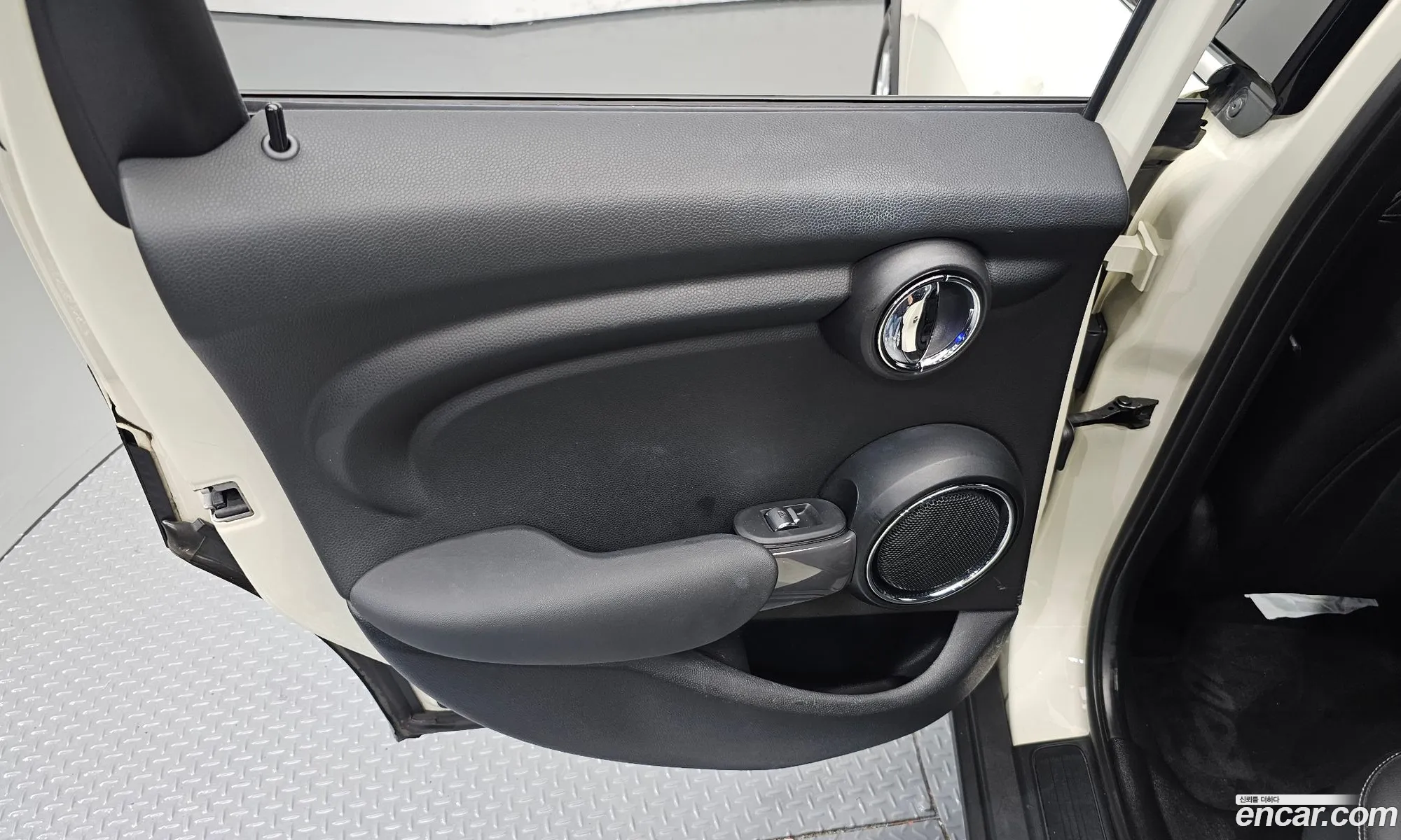Mini Cooper 2021 WMWXV7105M2N71076 — 5