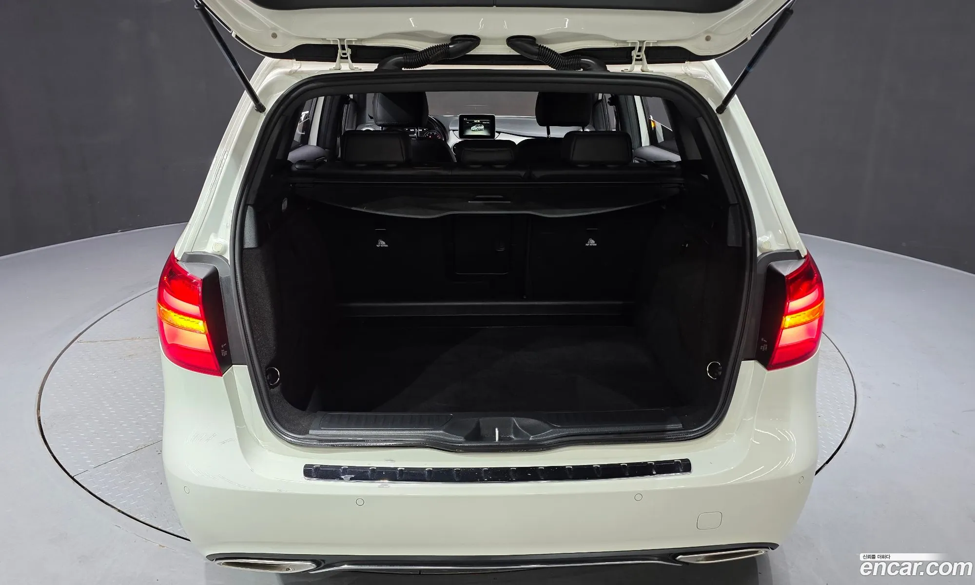 Mercedes-Benz B-Class W246 2018 WDDMH4FB4JN242536 — 17