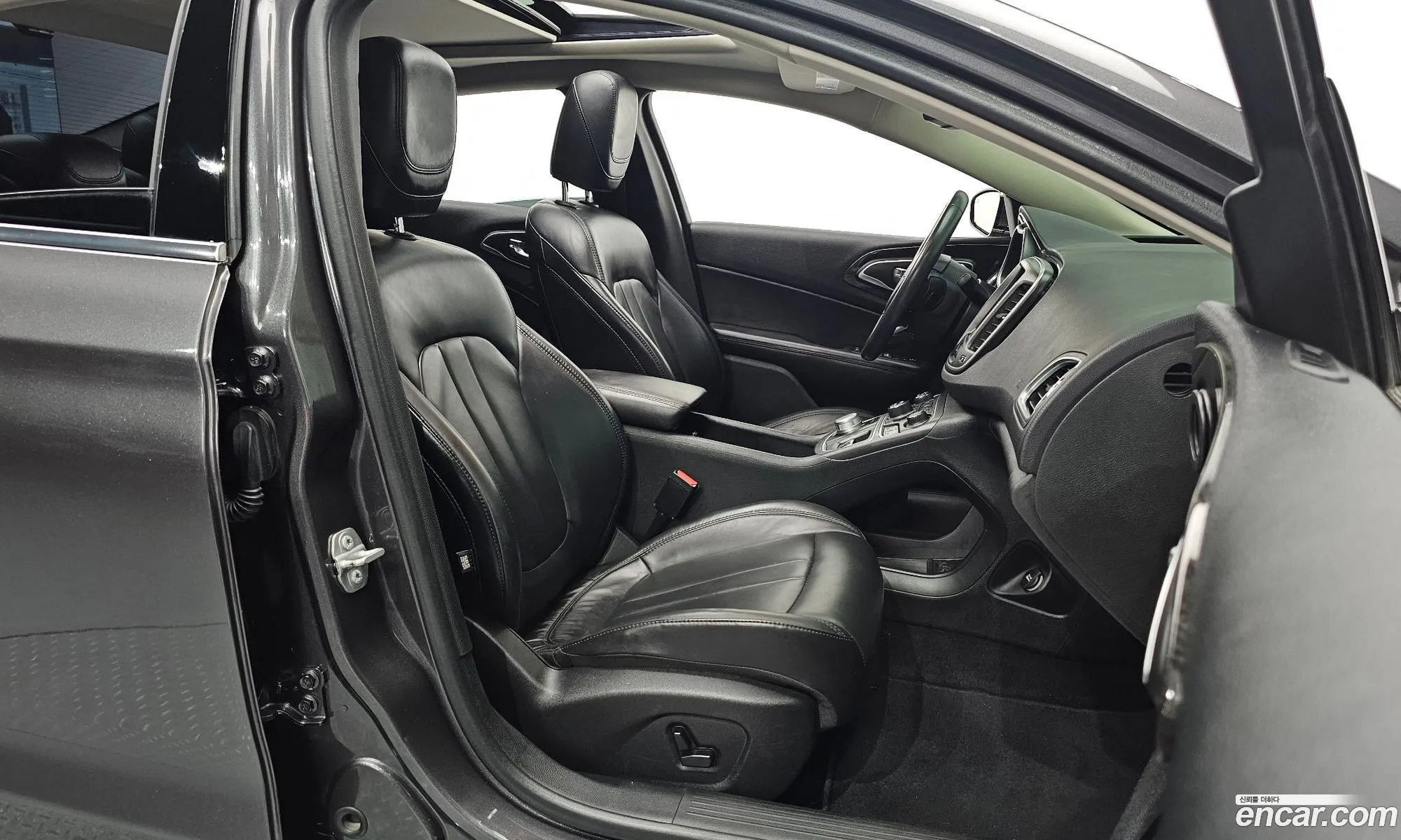 Chrysler 200