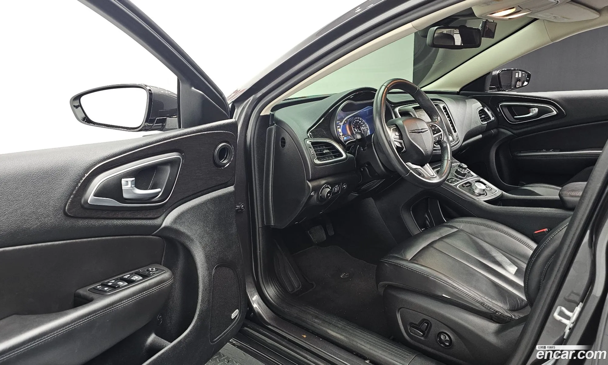 Chrysler 200 2015 1C3CCCCB8FN617634 — 4