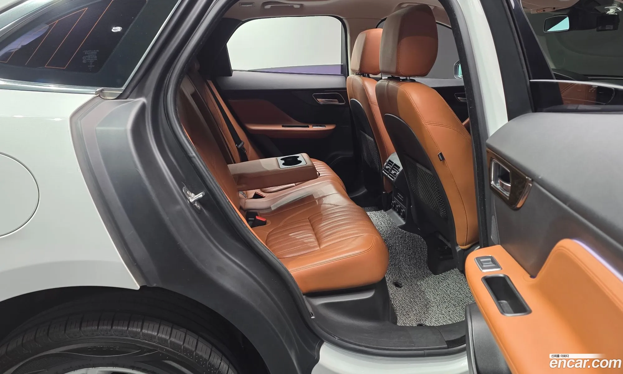 Jaguar F-Pace 2016 — 17