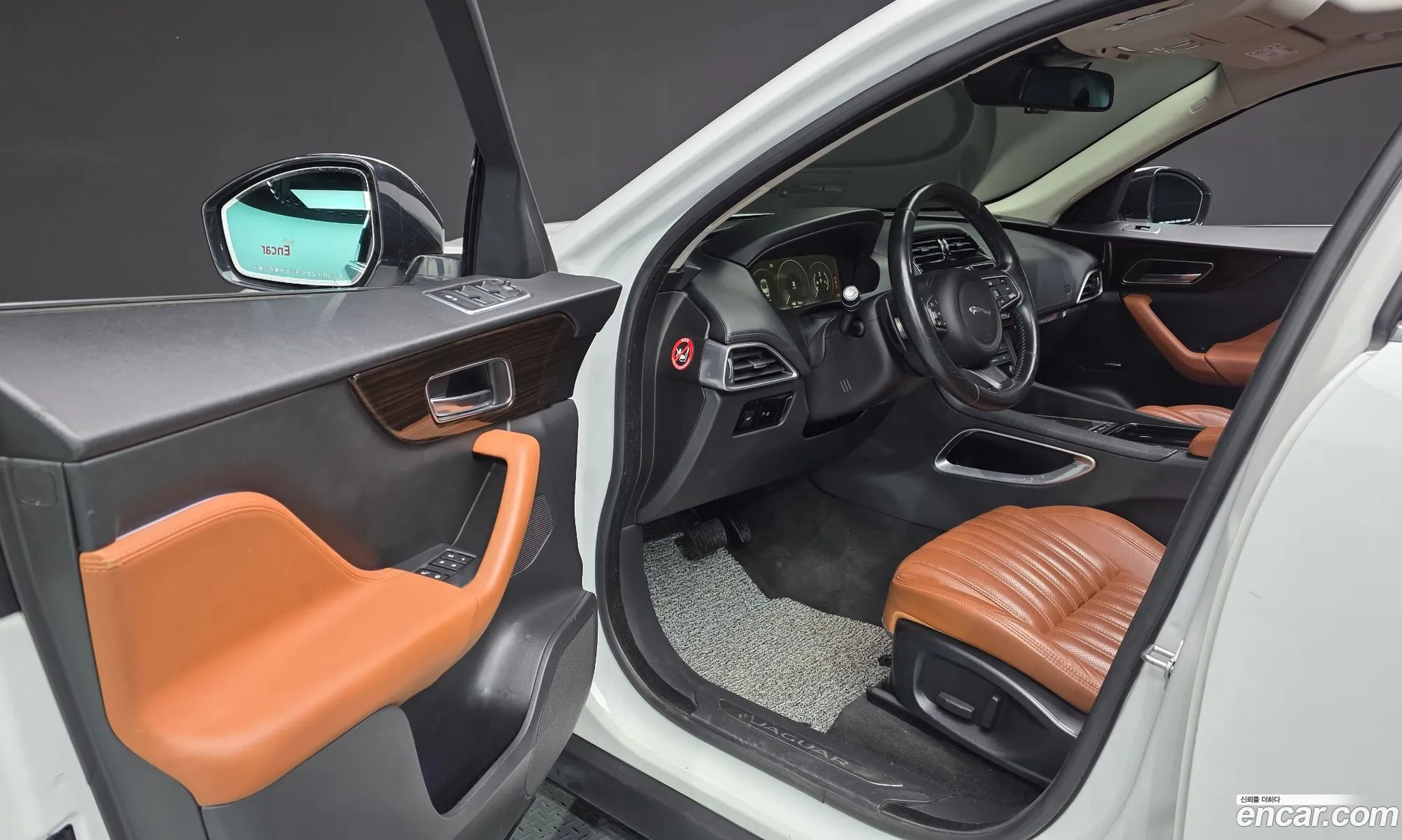 Jaguar F-Pace 2016 — 12