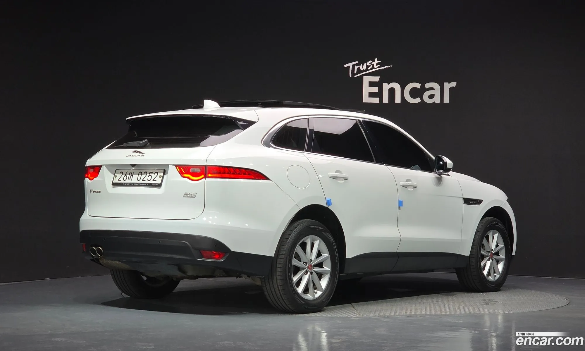 Jaguar F-Pace 2016 — 15