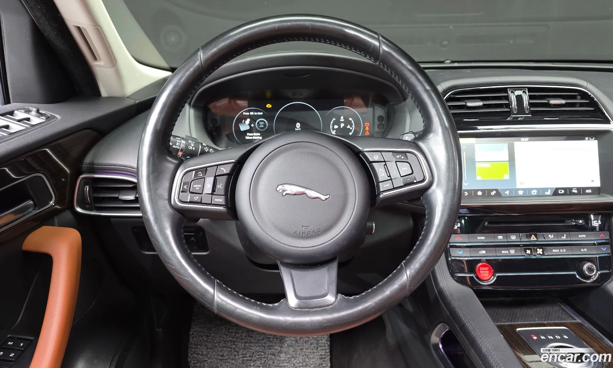 Jaguar F-Pace 2016 — 16