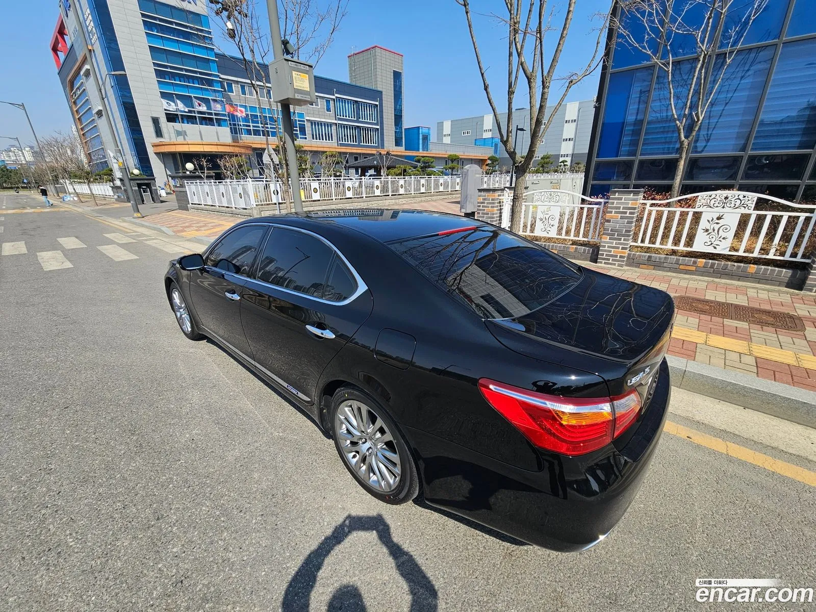 Lexus LS600hL 2011 — 17