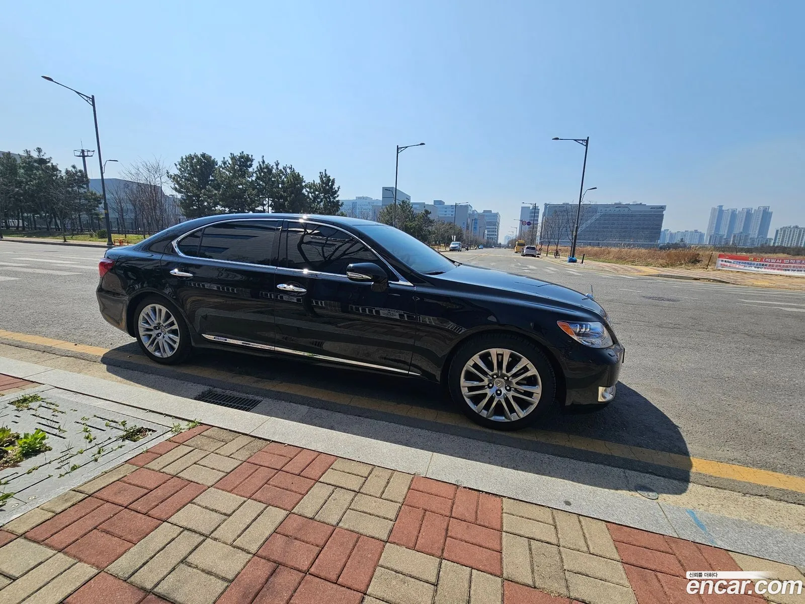 Lexus LS600hL 2011 — 3