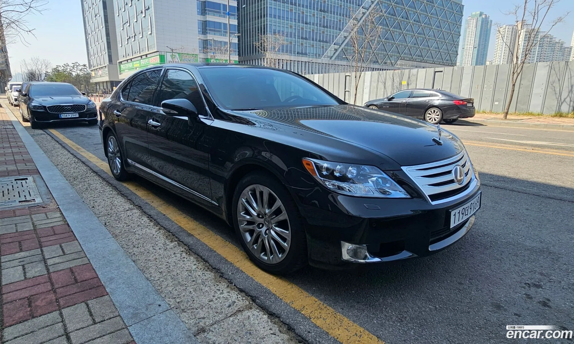 Lexus LS600hL 2011 — 13