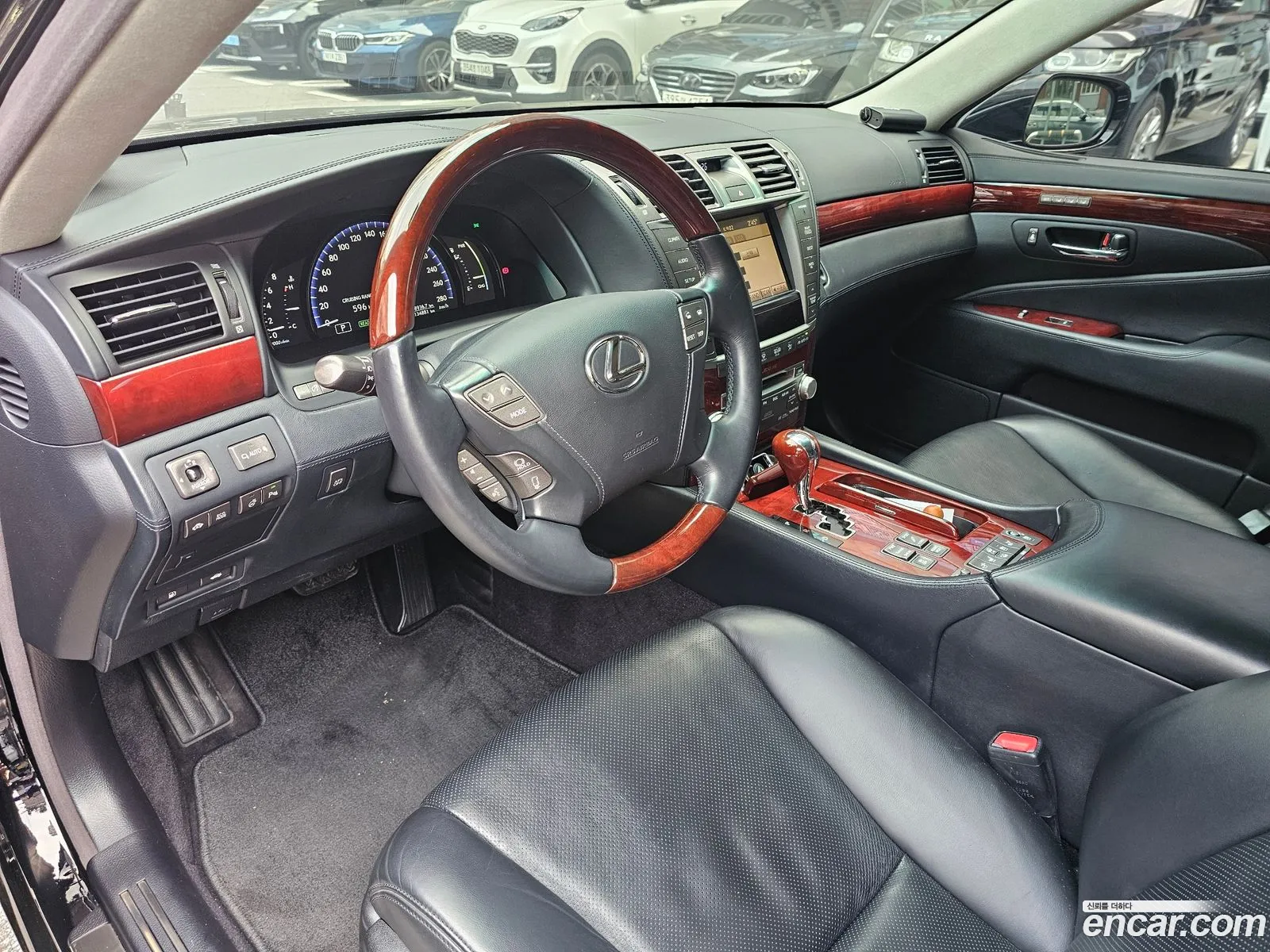 Lexus LS600hL 2011 — 10