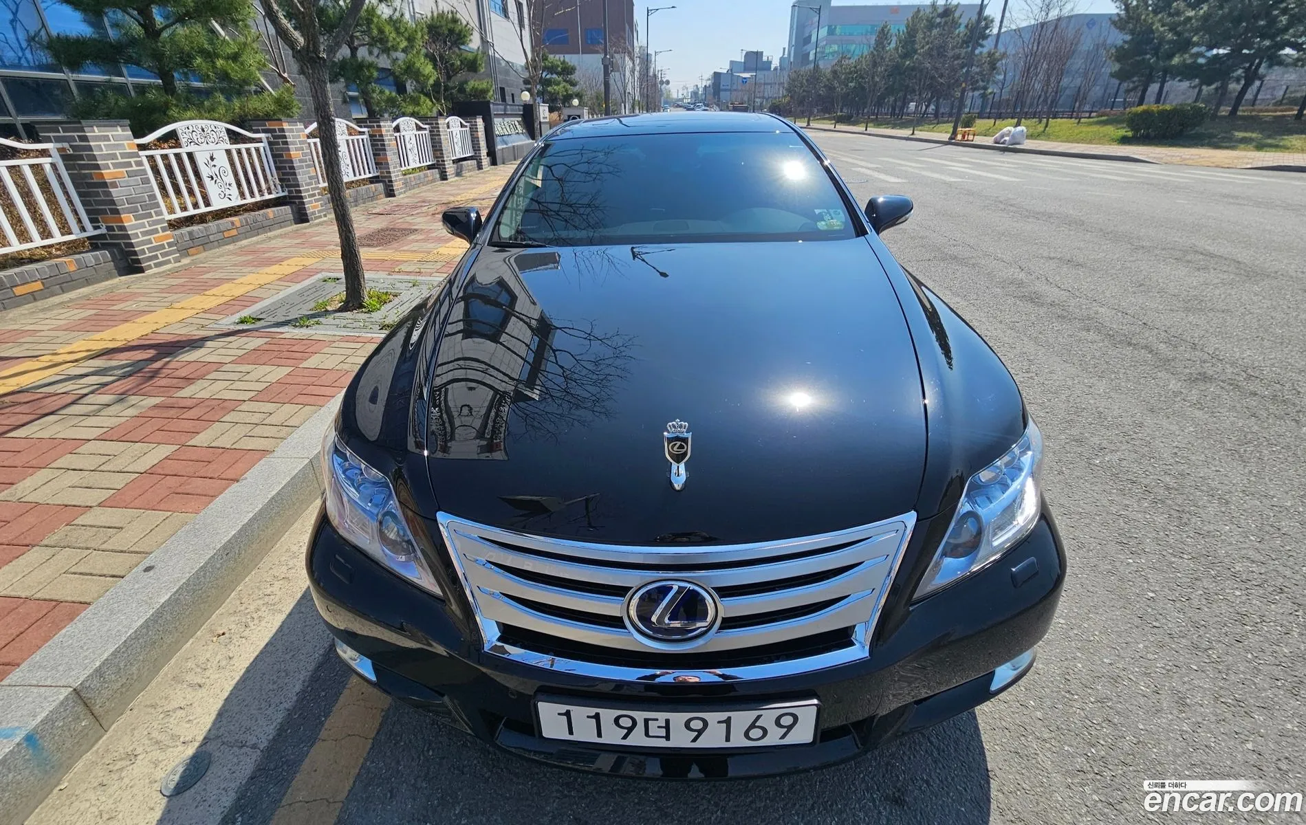 Lexus LS600hL 2011 — 2