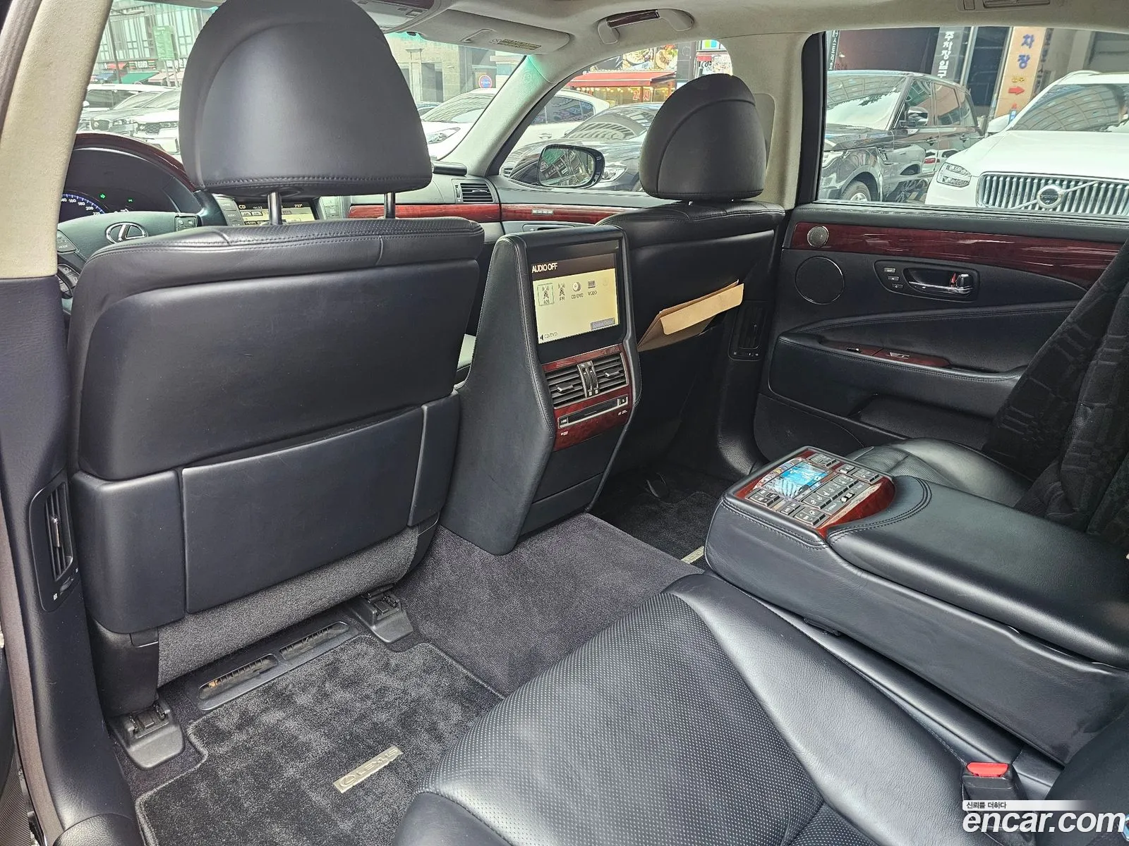 Lexus LS600hL 2011 — 12