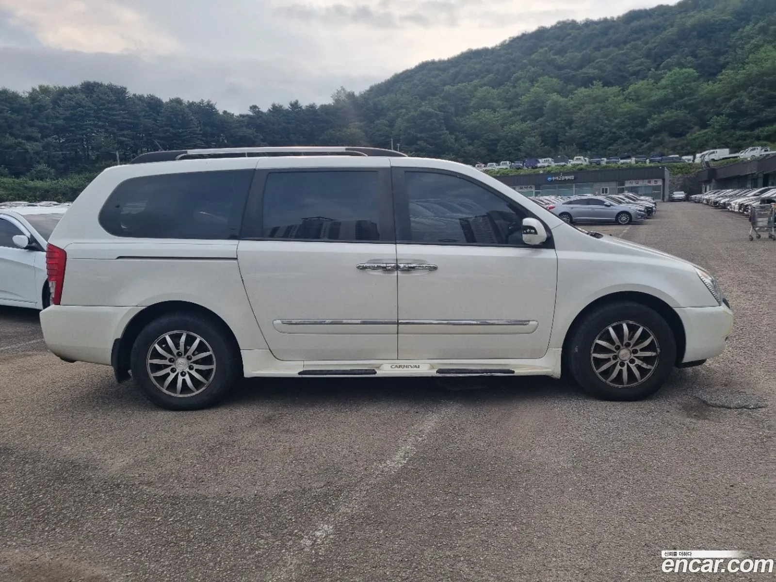 Kia Carnival R 2010 — 18