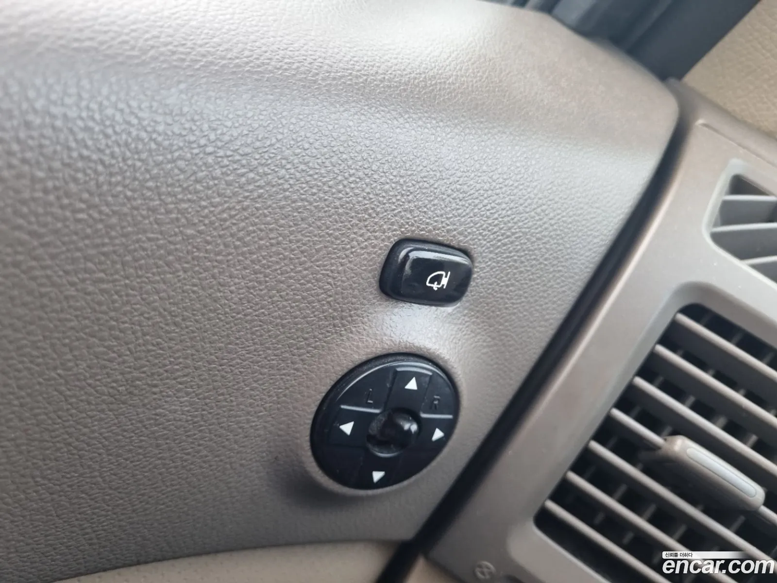 Kia Carnival R 2010 — 5