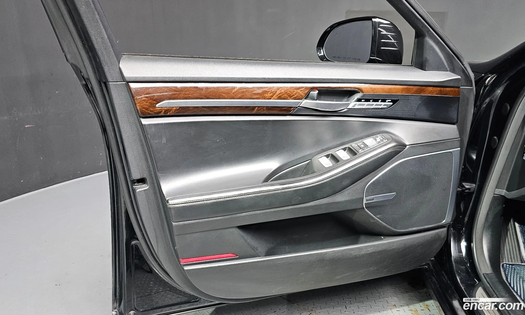 Genesis EQ900 2017 — 24